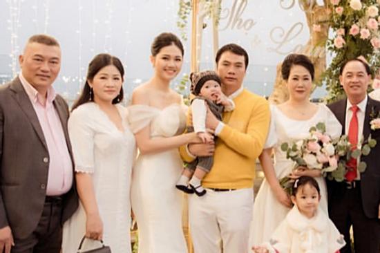 Con trai á hậu Thanh Tú lần đầu lộ diện