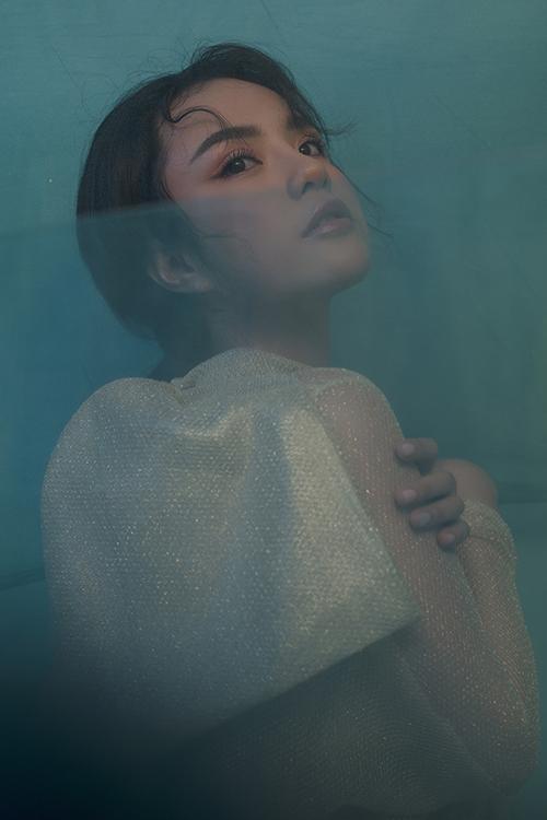 Hậu chia tay Quang Đăng, Thái Trinh ép cân điên cuồng và độ hở bạo tăng đến level max luôn-9