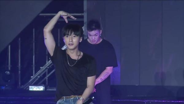 Điệu nhảy đau tay còn chưa hết hot, Sơn Tùng đã nhá hàng vũ đạo MV mới?-2