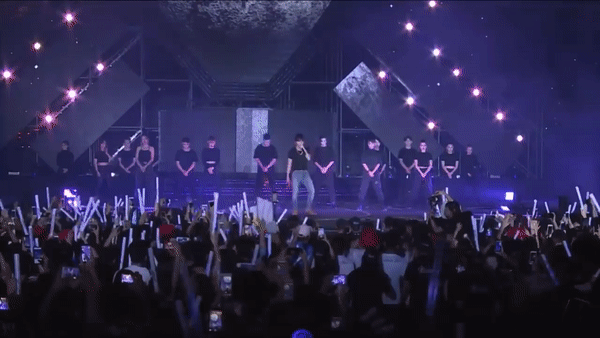 Điệu nhảy đau tay còn chưa hết hot, Sơn Tùng đã nhá hàng vũ đạo MV mới?-1