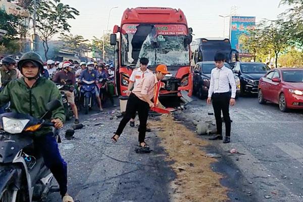 Xe Phương Trang húc ôtô khách, 5 người bị thương-1