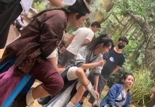 Triệu Lệ Dĩnh và Vương Nhất Bác lộ ảnh cười đùa vui vẻ bên nhau-2