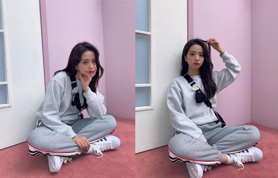 Sau 4 tiếng đăng tải hình ảnh mới lên Instagram, BLACKPINK Jisoo gây ấn tượng khi đã thu hút hơn 1,4 triệu lượt thích. Dù diện trang phục thể thao giản dị, Jisoo vẫn tỏa sáng nhờ nhan sắc xinh đẹp, nữ tính.