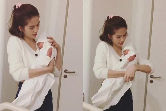 Dân mạng giật mình thon thót khi chứng kiến Ngọc Trinh bế trẻ sơ sinh mà để đầu em bé lắc lư tự do