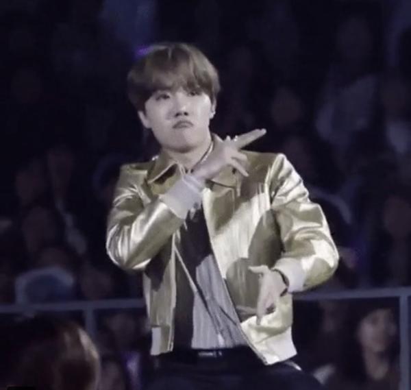 BTS đích thị là fanboy chính hiệu của Black Pink, nhạc của đàn em vừa cất lên đã lập tức nhún nhảy-4