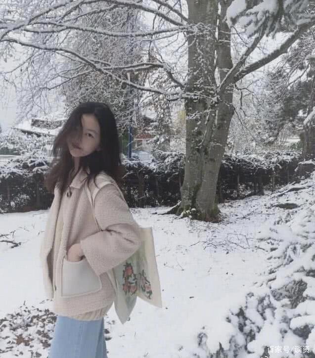 Lý Yên được khen càng lớn càng xinh xắn giống mẹ Vương Phi-4