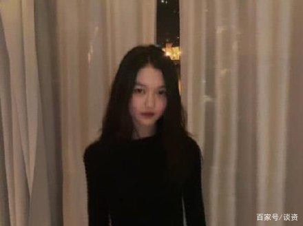 Lý Yên được khen càng lớn càng xinh xắn giống mẹ Vương Phi-9