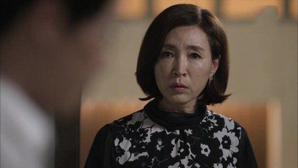 Gần trưa dâu mới vẫn chưa dậy ăn sáng, mẹ chồng lên phòng gọi thì la thất thanh-2