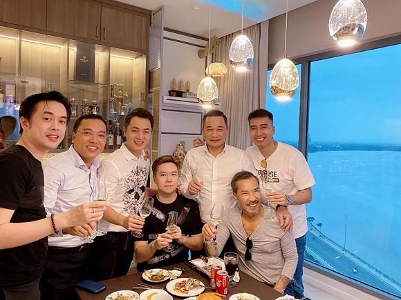 Dương Khắc Linh, Đăng Khôi hội ngộ mừng tân gia biệt thự của Lê Hiếu và tiết lộ: Có view 10 triệu đô-4