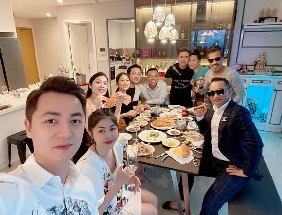 Dương Khắc Linh, Đăng Khôi hội ngộ mừng tân gia biệt thự của Lê Hiếu và tiết lộ: Có view 10 triệu đô-6