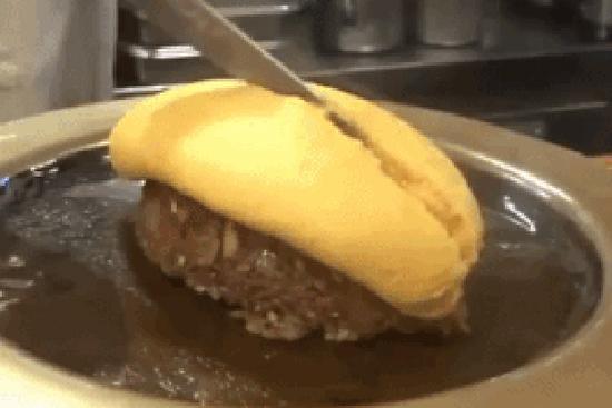 Cách người Nhật làm trứng chiên mềm, béo phủ cơm