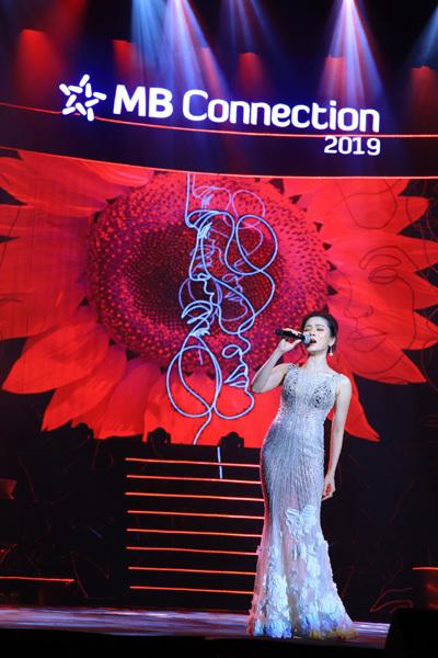 Khi ta 25 - món quà âm nhạc đầy yêu thương của MB-2