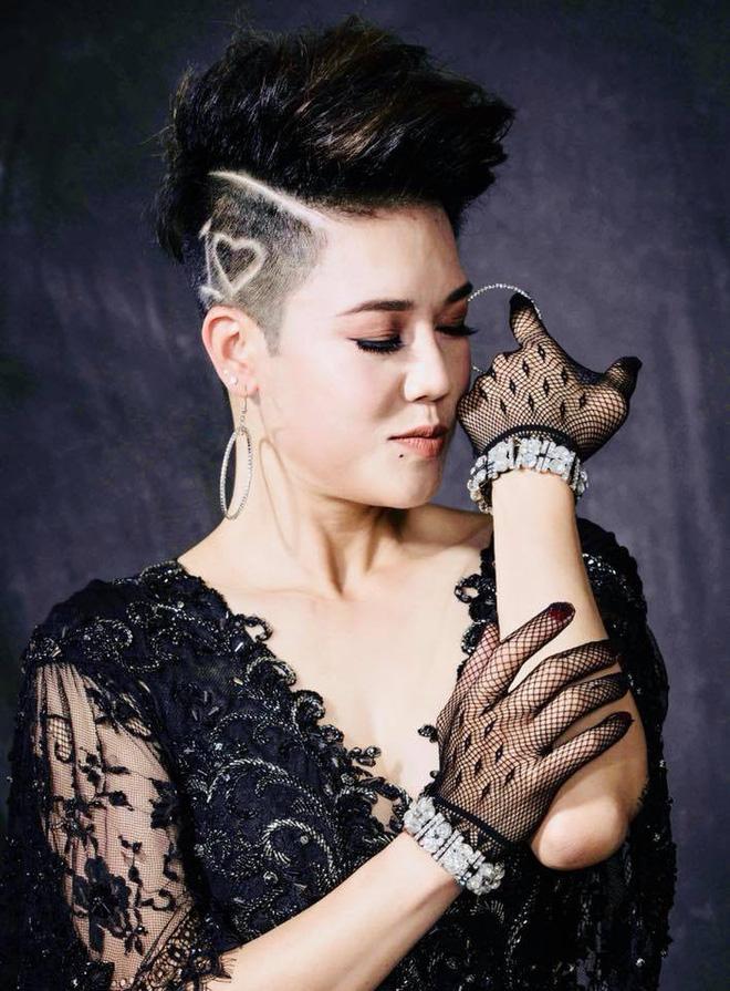 Thu Phương lần đầu chạy show Giáng Sinh mang theo cả gia đình-2