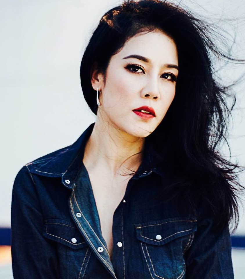 Thu Phương lần đầu chạy show Giáng Sinh mang theo cả gia đình-1