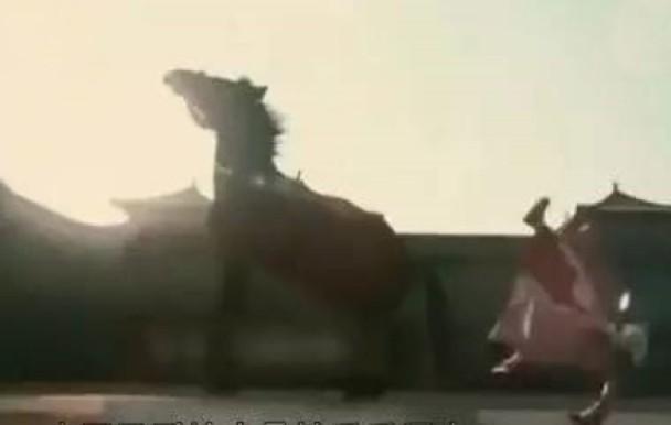 Triệu Lệ Dĩnh, Lưu Đức Hoa sợ khiếp vía vì ngã ngựa trên phim trường-3