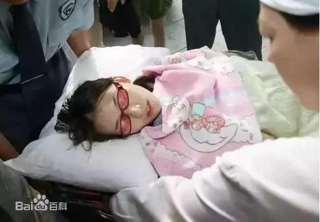 Triệu Lệ Dĩnh, Lưu Đức Hoa sợ khiếp vía vì ngã ngựa trên phim trường-2