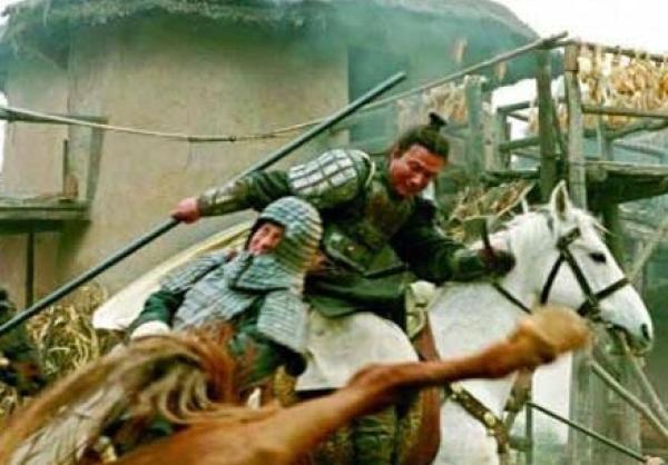 Triệu Lệ Dĩnh, Lưu Đức Hoa sợ khiếp vía vì ngã ngựa trên phim trường-8