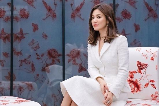 Song Hye Kyo đeo lại nhẫn cưới?