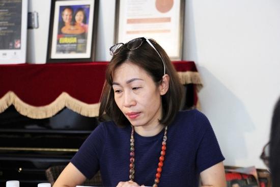 Phụ huynh tát giáo viên tại cuộc họp, nói rằng: Đó là cái tát cảnh cáo!