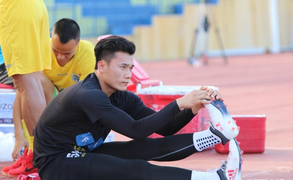 Rời Hà Nội FC, thủ môn Bùi Tiến Dũng lần đầu có những chia sẻ khi phải ngồi ghế dự bị suốt 1 năm-1