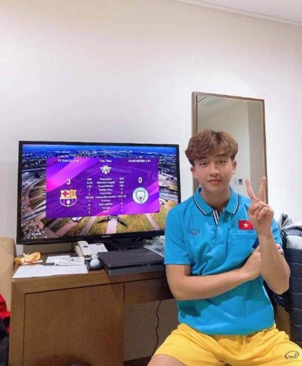 Đình Trọng khoe quà, Đức Chinh liên tục đăng ảnh check-in Hàn Quốc-5