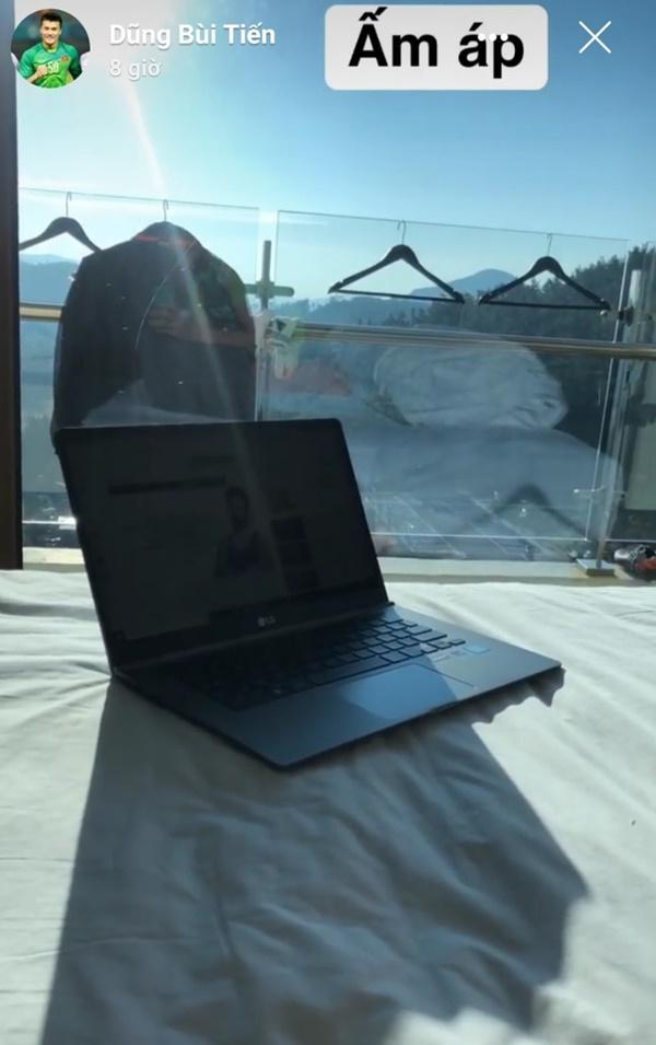 Đình Trọng khoe quà, Đức Chinh liên tục đăng ảnh check-in Hàn Quốc-7