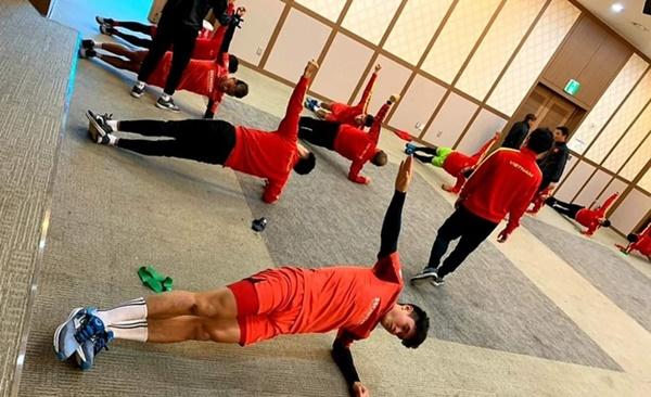 Đình Trọng khoe quà, Đức Chinh liên tục đăng ảnh check-in Hàn Quốc-8