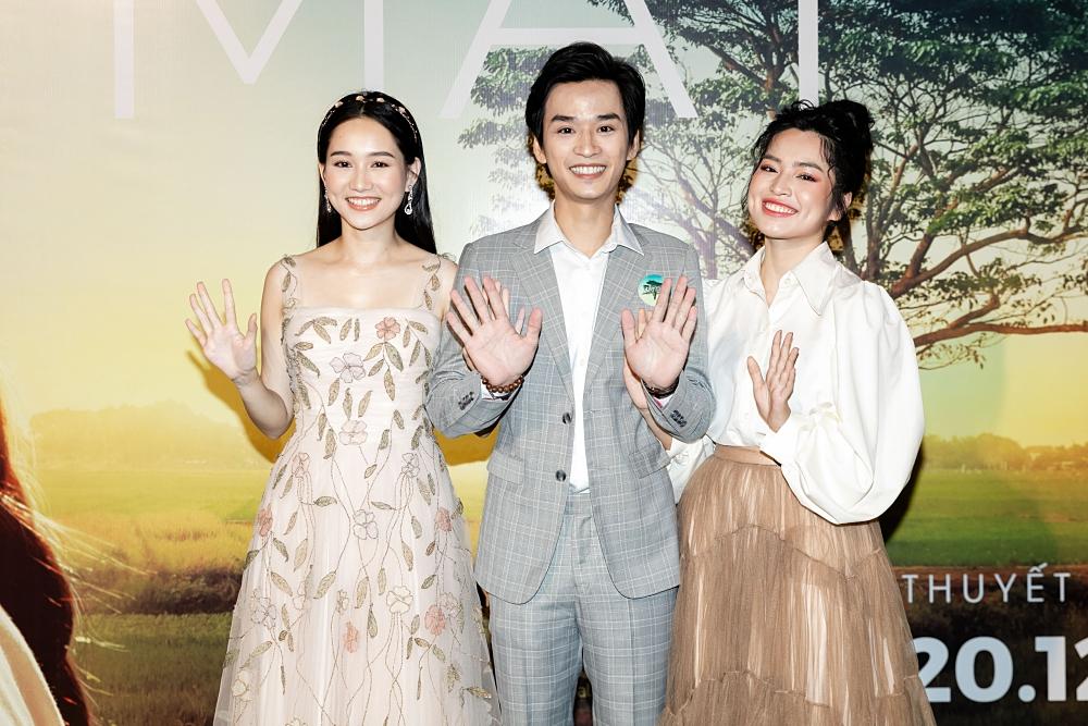 Phan Mạnh Quỳnh hát Có chàng trai viết lên cây tại họp báo phim Mắt Biếc-6