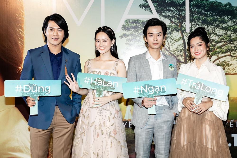 Phan Mạnh Quỳnh hát Có chàng trai viết lên cây tại họp báo phim Mắt Biếc-8