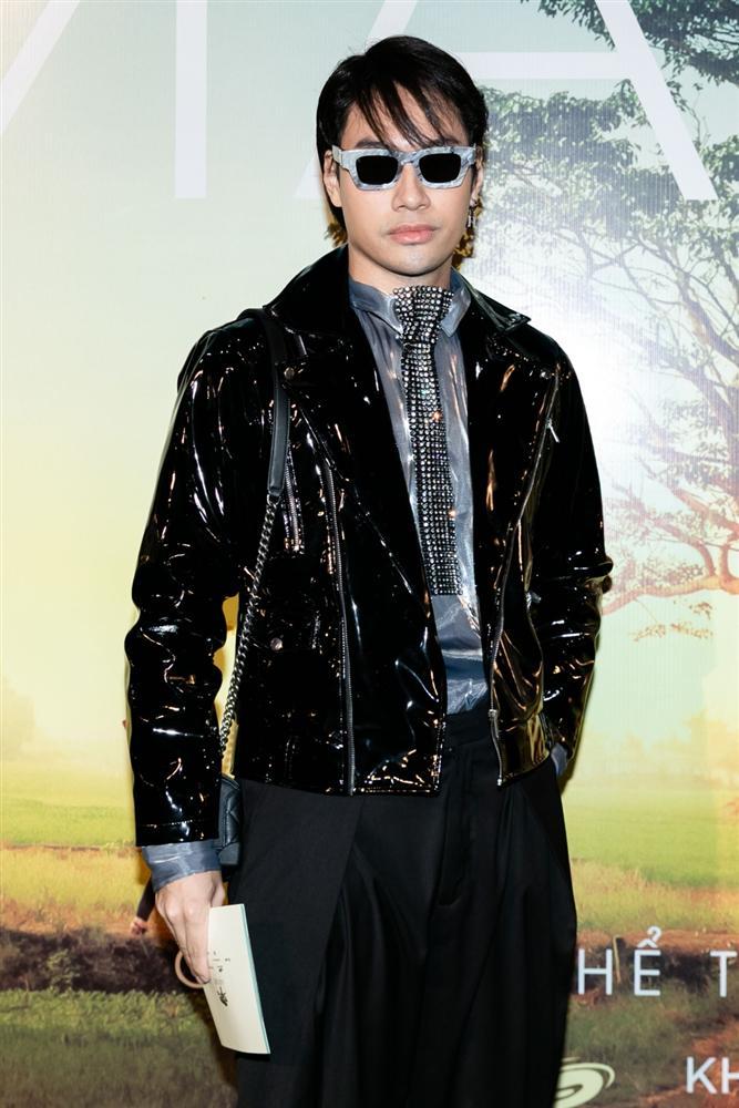 Phan Mạnh Quỳnh hát Có chàng trai viết lên cây tại họp báo phim Mắt Biếc-19