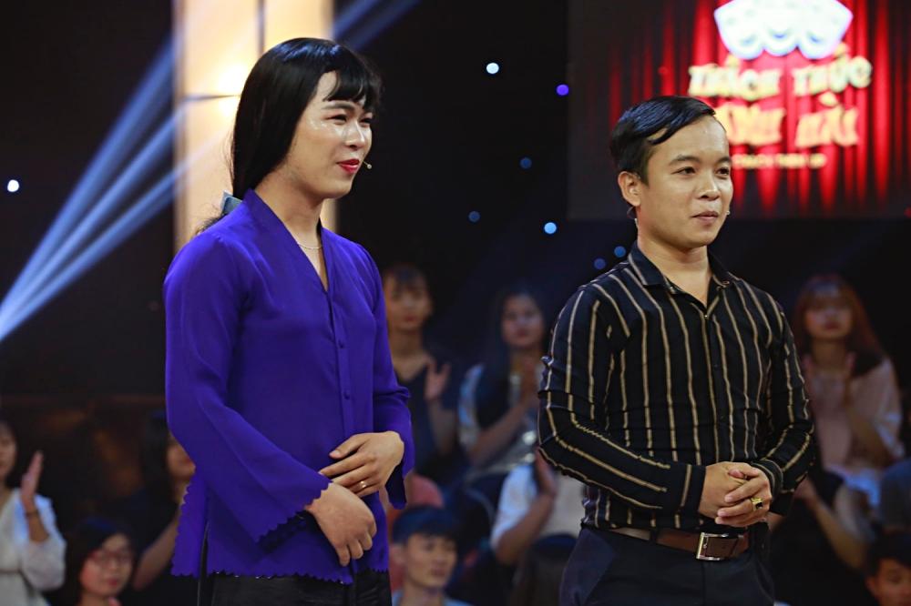 Trấn Thành bịt miệng, giẫm hẳn lên người thí sinh ở Thách Thức Danh Hài-1