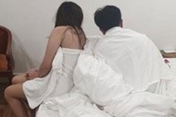 Bắt quả tang nữ tiếp viên nhà hàng ở TP.HCM bán dâm giá 5 triệu-1