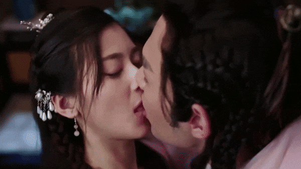 Cảnh hôn như nuốt lưỡi kéo dài 19 giây trong phim cổ trang Hoa ngữ-3