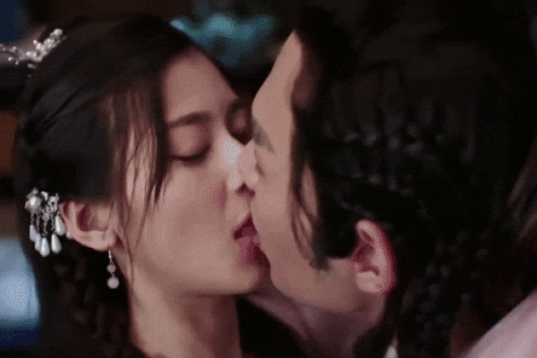 Cảnh hôn như nuốt lưỡi kéo dài 19 giây trong phim cổ trang Hoa ngữ