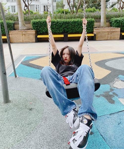 Dàn cầu thủ Việt, ca sĩ nổi tiếng sở hữu đôi giày hoa cúc của G-Dragon-8