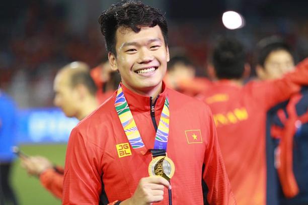 Từ khu cách ly, Thành Chung tung ảnh nóng với hotgirl cùng quê-5