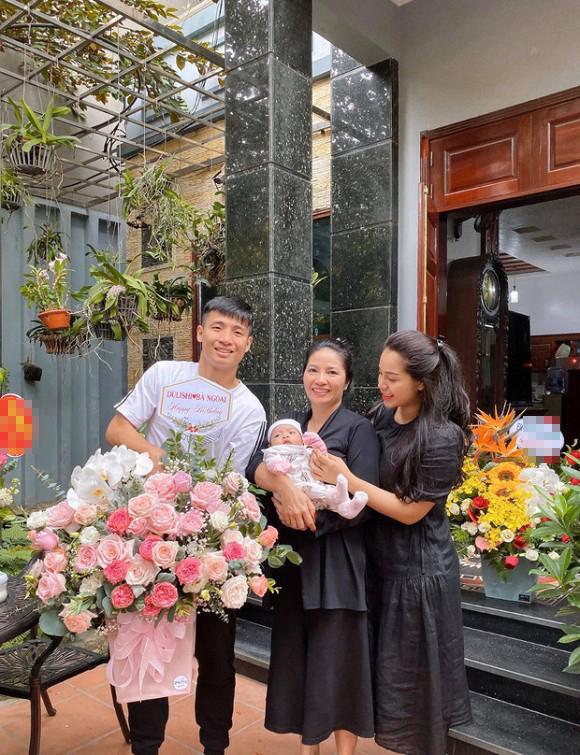 Không chỉ là ông chồng quốc dân, Bùi Tiến Dũng còn cực dẻo miệng khi trổ tài nịnh mẹ vợ-1