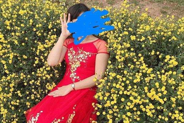 Bất chấp bị cấm, nhóm phụ nữ lớn tuổi mặc áo dài ở Đắk Lắk vẫn rủ nhau dẫm chân lên cỏ sống ảo-7