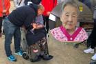 Xúc động khoảnh khắc HLV Park Hang Seo bật khóc khi về quê nhà thăm mẹ già 97 tuổi