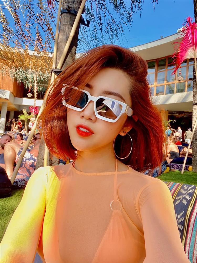 Thúy Ngân là nàng dâu bạo nhất Vbiz, diện váy trong suốt hở hết nội y-1