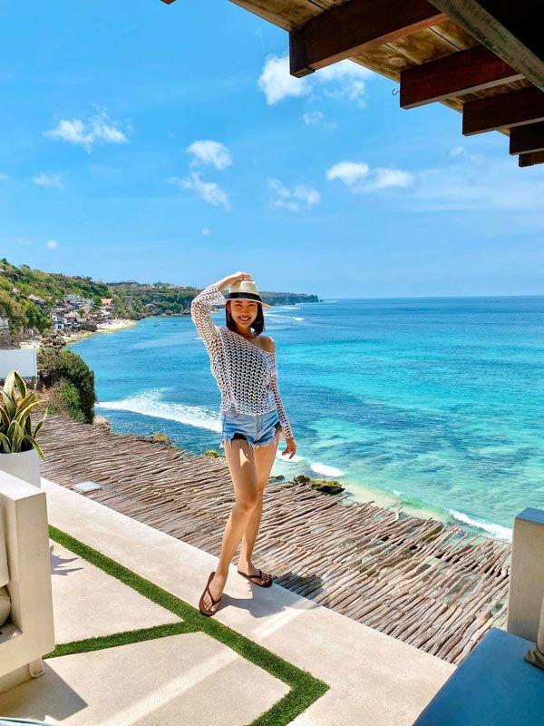 Thúy Ngân là nàng dâu bạo nhất Vbiz, diện váy trong suốt hở hết nội y-11