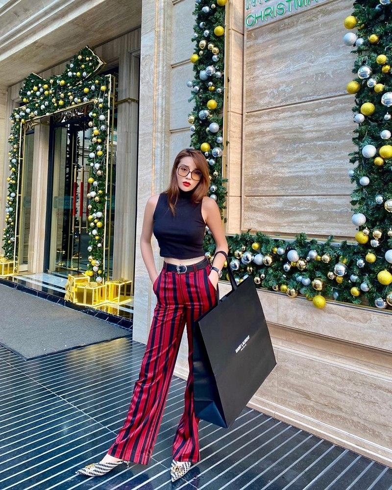 Huyền Baby gây hoang mang với mốt mặc quần như không ra phố - Hương Giang lộ thân hình gầy gò-7