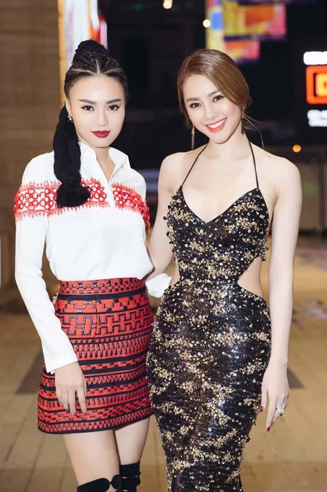 Tưởng nhan sắc hiếm lạ, ai dè Ninh Dương Lan Ngọc lại giống hệt một đàn chị showbiz-5