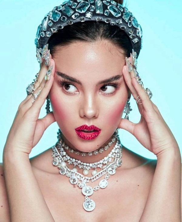 Ảnh chân dung mới nhất được Hoa hậu Hoàn vũ 2018 - Catriona Gray (Philippines) đăng tải.