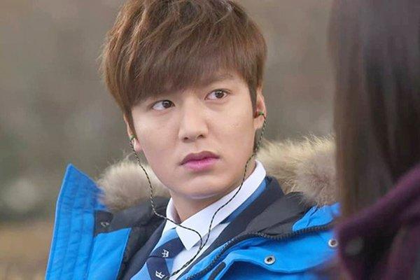 Chồng sắp cưới mua thêm nhà to chuẩn bị cưới, tôi chết điếng khi thấy người ra mở cửa-2