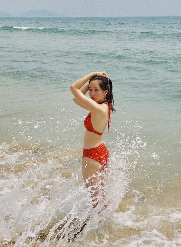 Hình ảnh ngoài đời gợi cảm và sexy của nữ chính phim Mắt Biếc-8