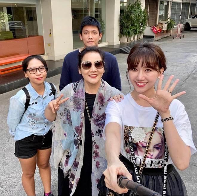 Gia đình hàng hiệu của Hari Won: Mẹ ruột diện túi trăm triệu, chồng tậu nước hoa đắt không kém-6