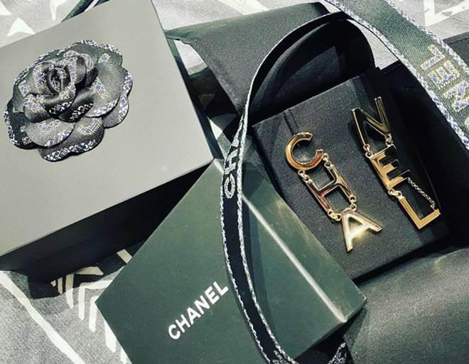 Gia đình hàng hiệu của Hari Won: Mẹ ruột diện túi trăm triệu, chồng tậu nước hoa đắt không kém-8