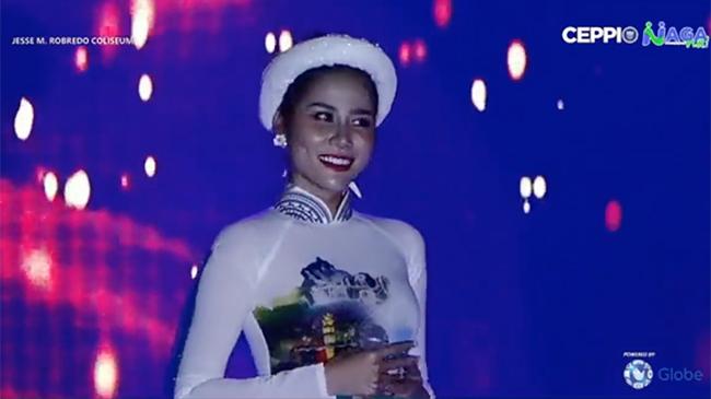 Hoàng Hạnh tung clip hát chay Tàu anh qua núi, dân mạng ngán ngẩm vì đã hát dở còn quên mặc nội y-2