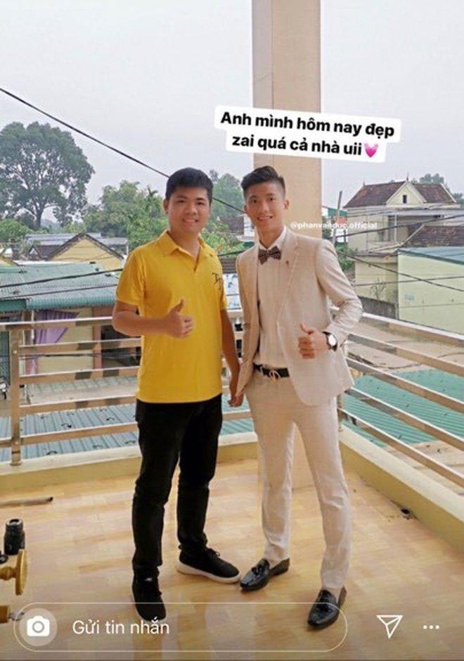 Đám cưới cầu thủ Phan Văn Đức: Vợ hot girl chẳng có gì ngoài vàng đeo khắp người-3